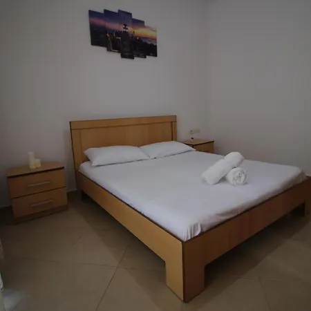 July Seaview Апартаменты Саранда