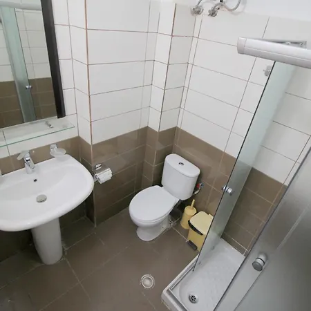 July Seaview Apartment *