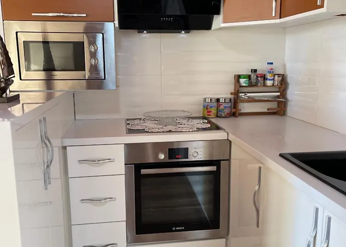 July Seaview Apartment *