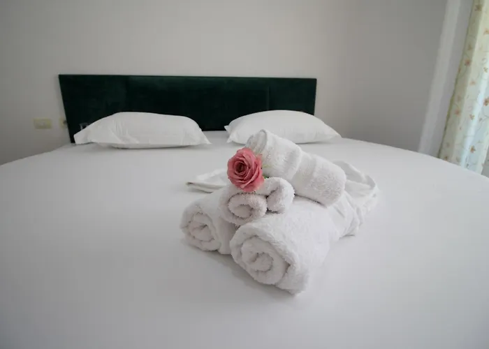 July Seaview Apartment