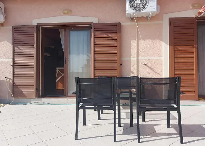 July Seaview Apartment